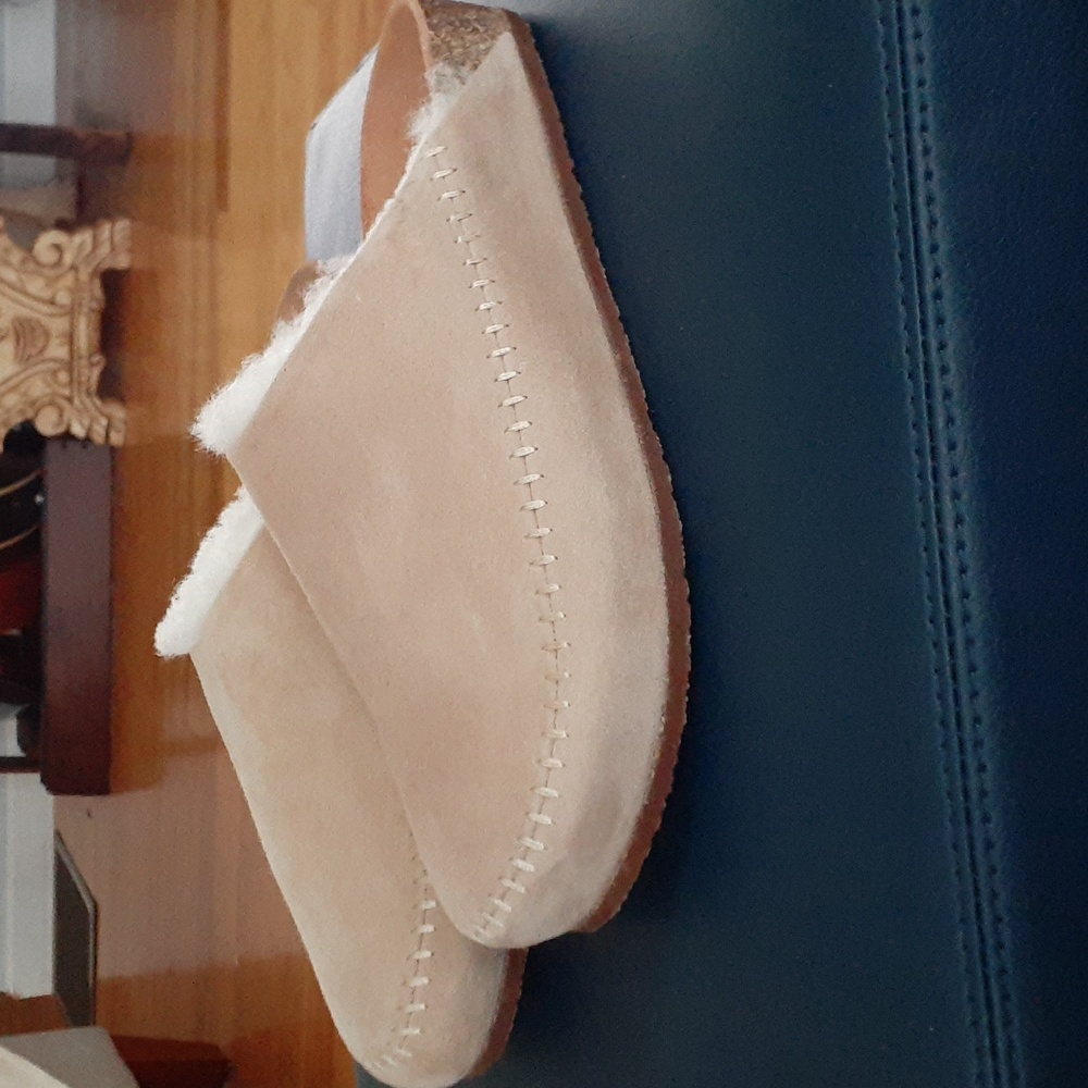 NEW Jenni Kayne Shearling-Lined Moc Clog 37 in Natural. Beige Suede slippers
